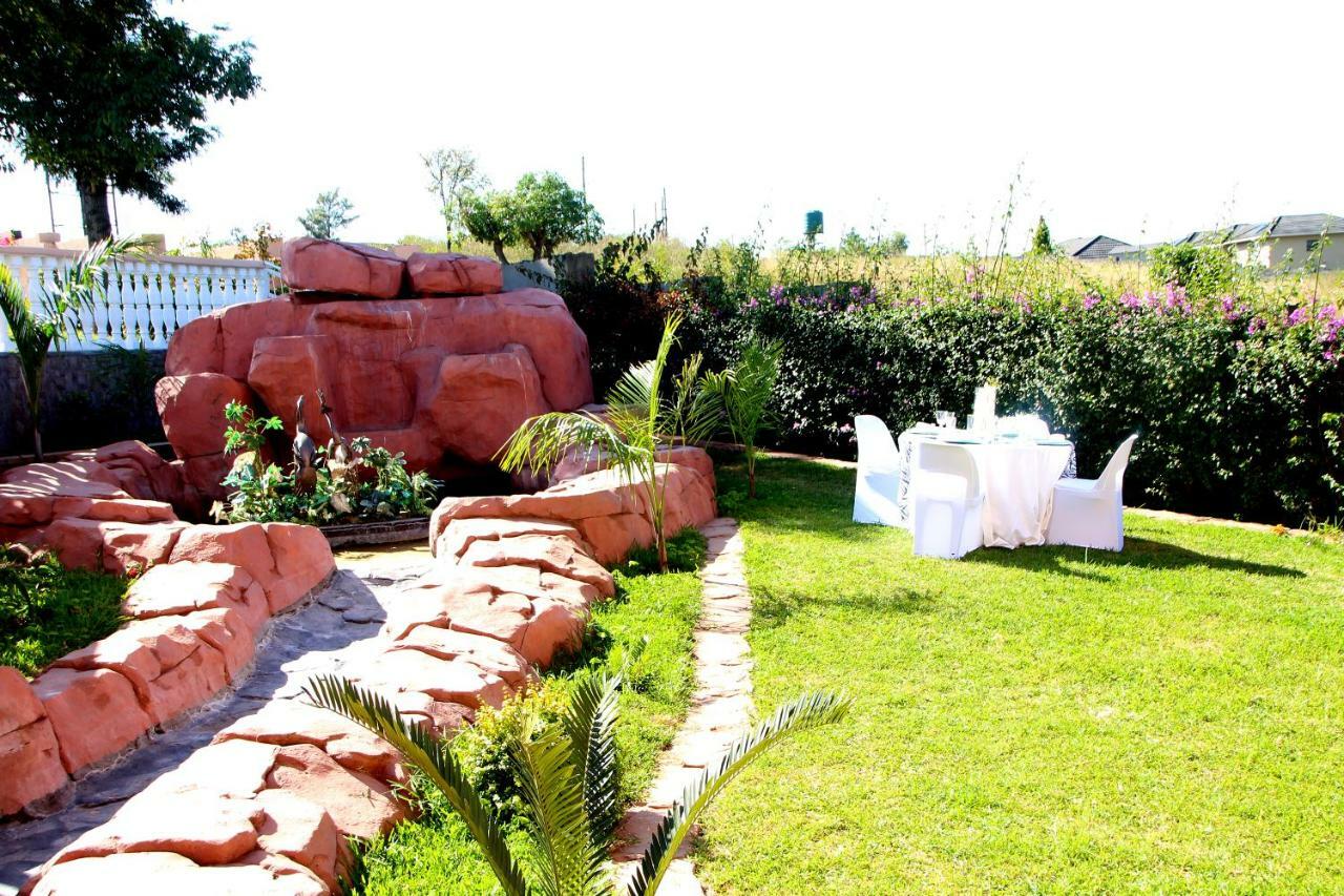 Ekupholeni Garden Villas Манзини Экстерьер фото